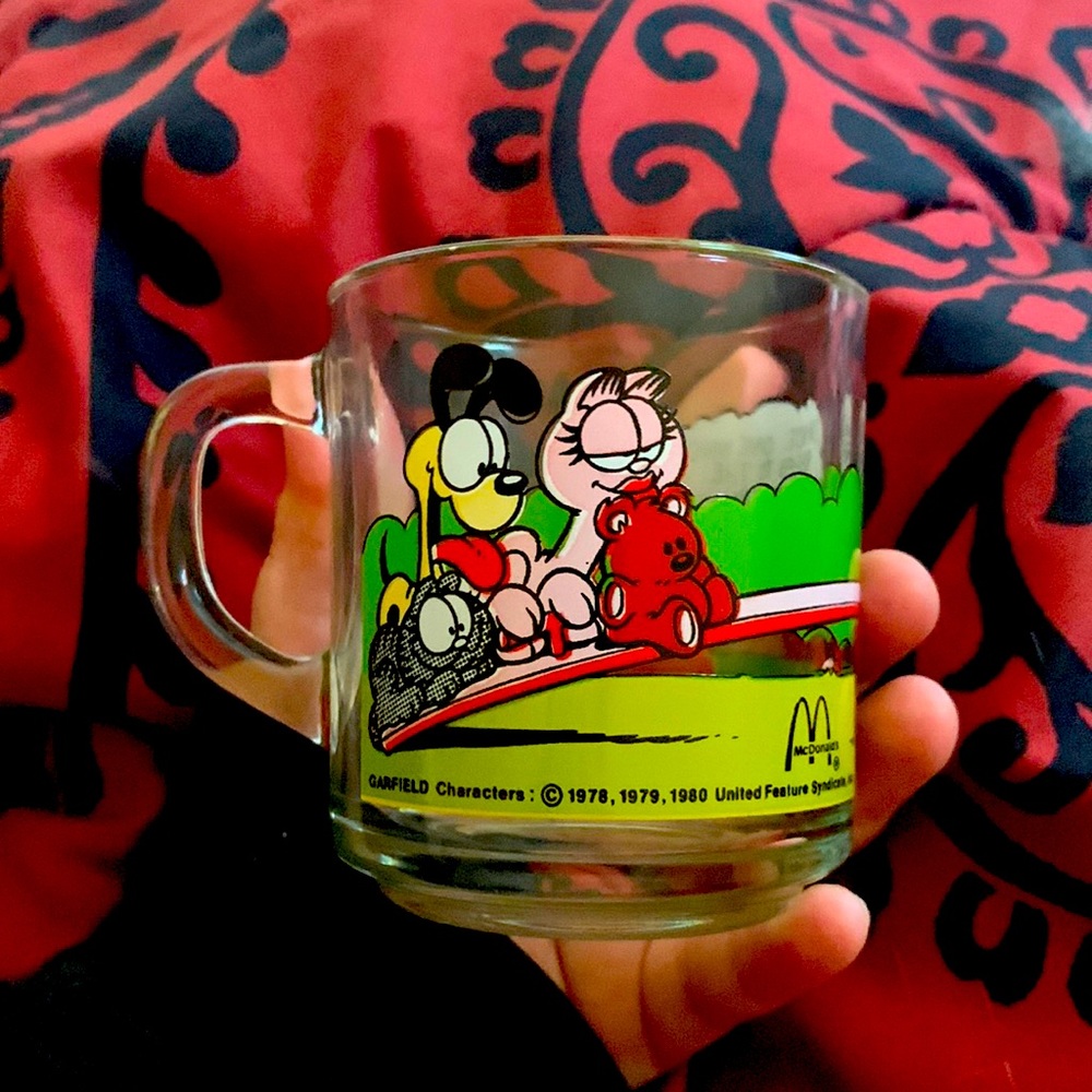 I am selling a 1978 Garfield cup